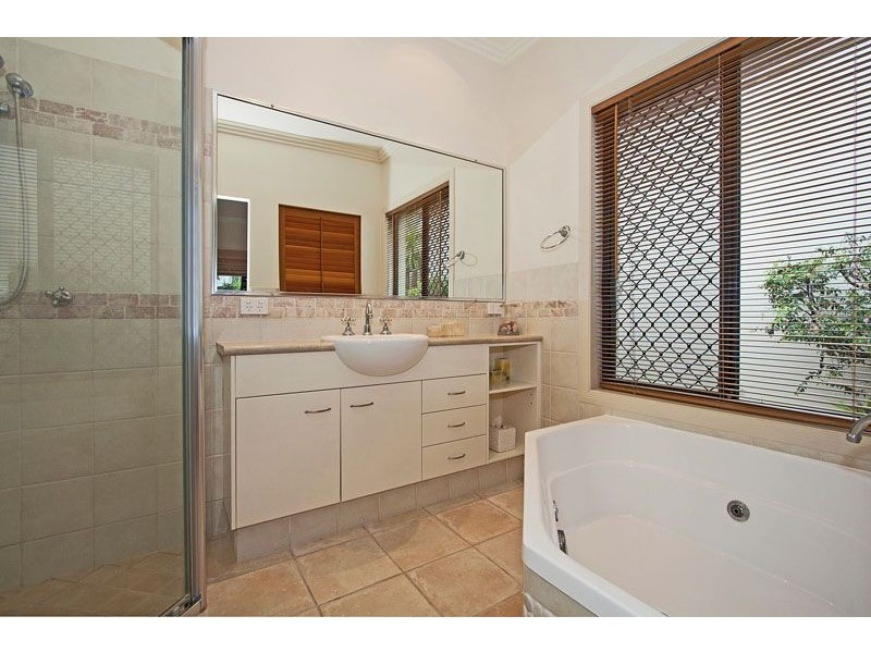 5 Alderney Ct, Varsity Lakes QLD 4227