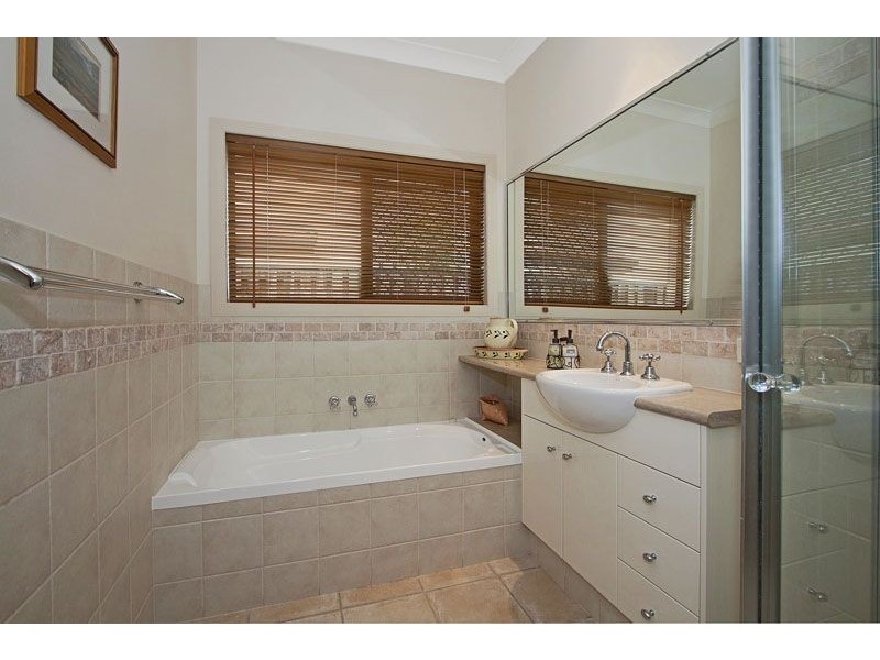 5 Alderney Ct, Varsity Lakes QLD 4227