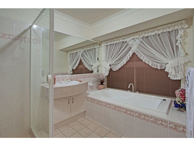 7 Kakadu Court, Banora Point NSW 2486