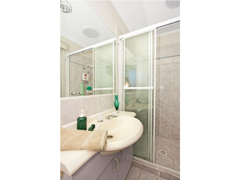 2 / 3  Fredrick Court, Varsity Lakes QLD 4227