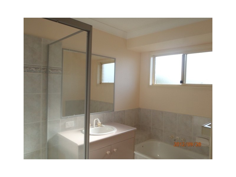 2/6 Lochlomond Dr, Banora Point NSW 2486