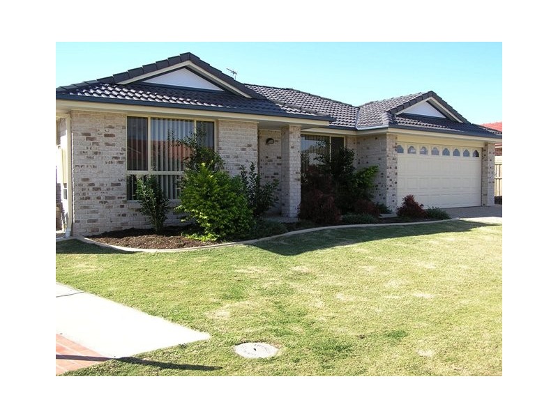 1 / 4 Magnolia Cres, Banora Point NSW 2486