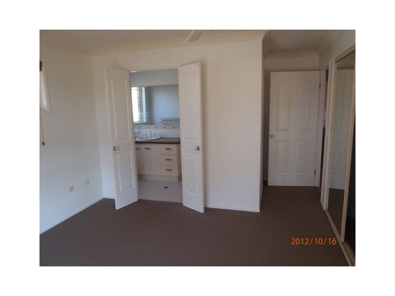 8 Shamrock Ave, Banora Point NSW 2486