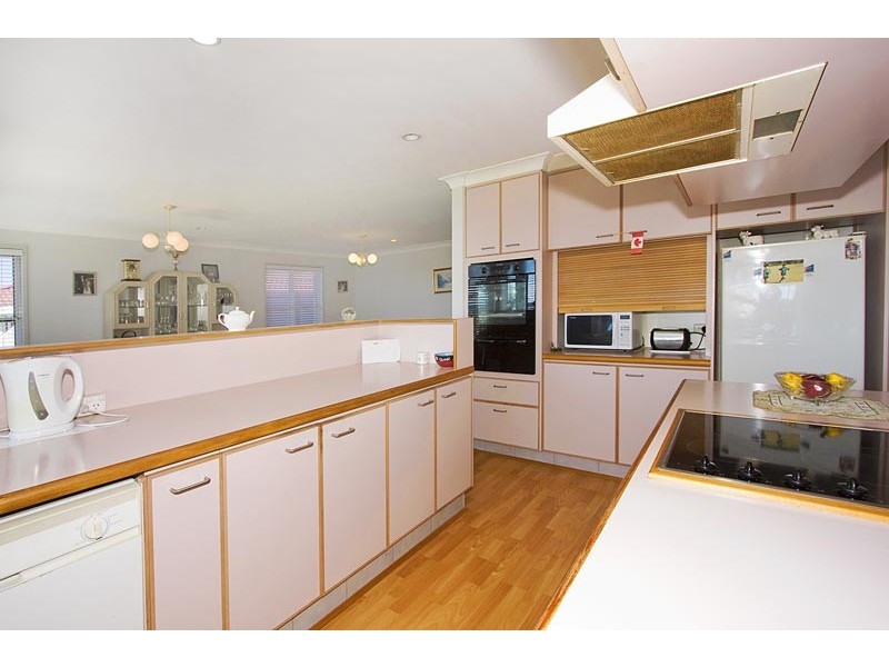 28 Oakland Pde, Banora Point NSW 2486
