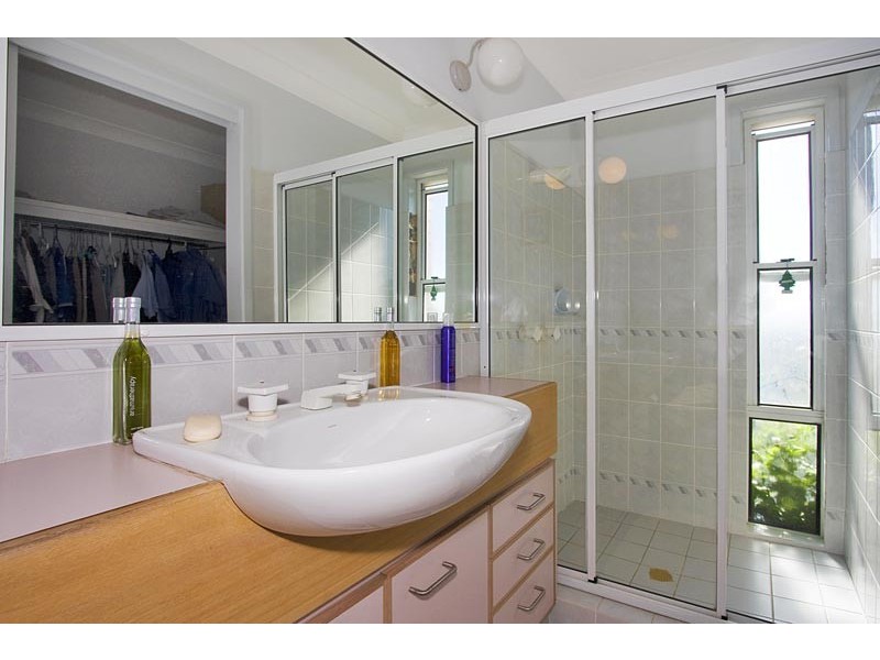 28 Oakland Pde, Banora Point NSW 2486