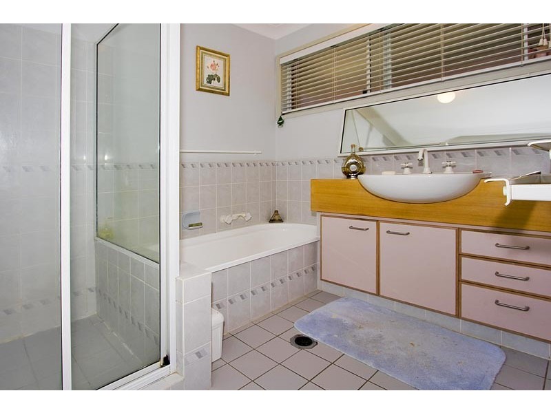 28 Oakland Pde, Banora Point NSW 2486