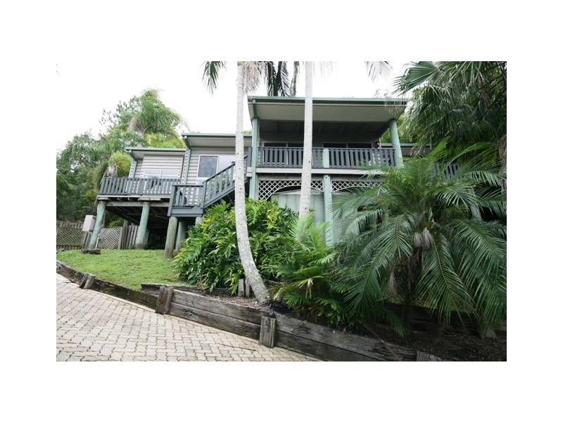 11 Mariners Crescent, Banora Point NSW 2486