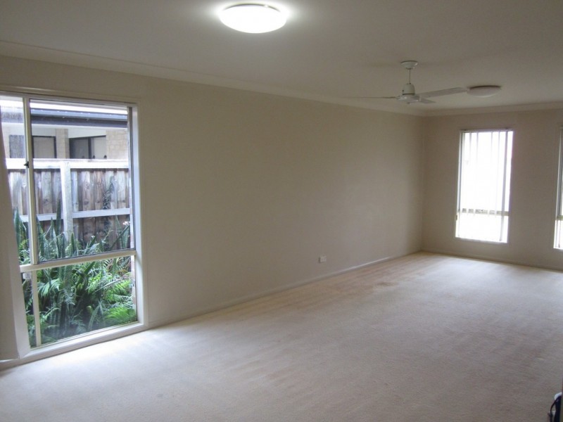 4 Ashgrove Place, Banora Point NSW 2486