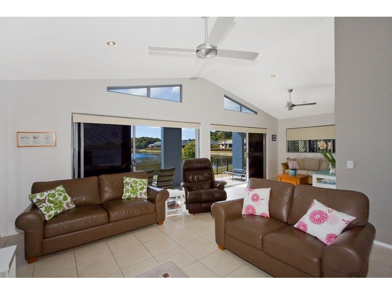 34 Winders Pl, Banora Point NSW 2486