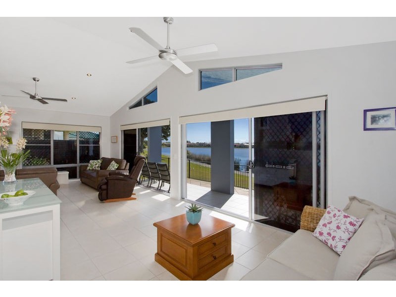 34 Winders Pl, Banora Point NSW 2486