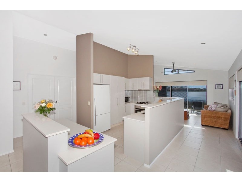 34 Winders Pl, Banora Point NSW 2486