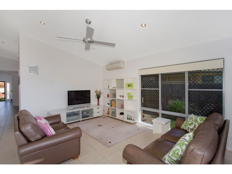 34 Winders Pl, Banora Point NSW 2486