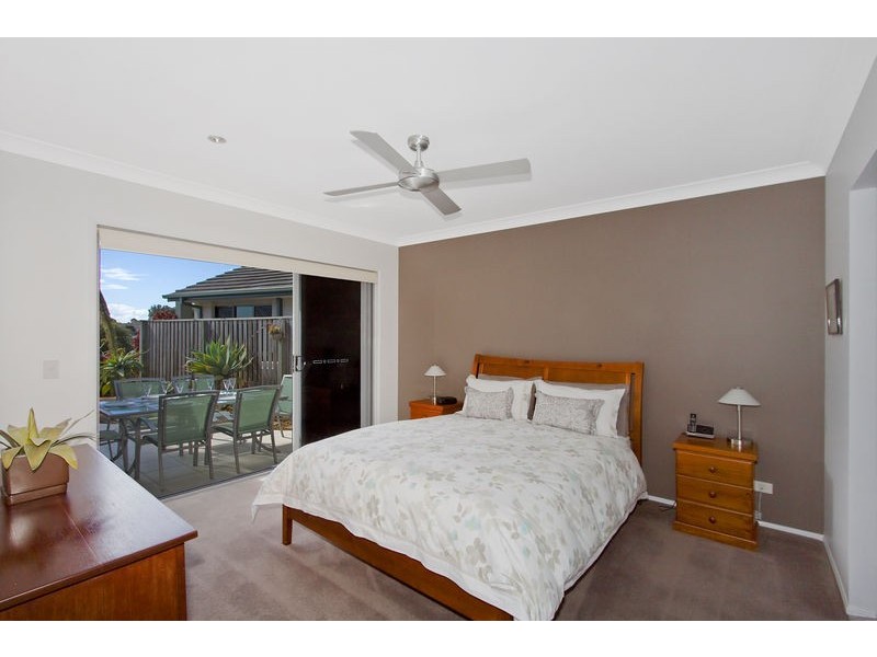 34 Winders Pl, Banora Point NSW 2486