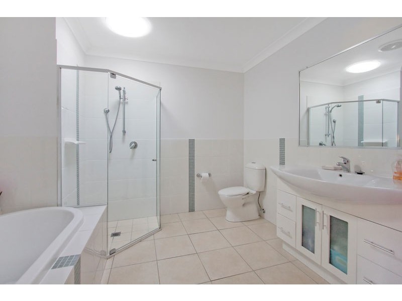 34 Winders Pl, Banora Point NSW 2486