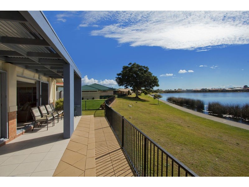 34 Winders Pl, Banora Point NSW 2486