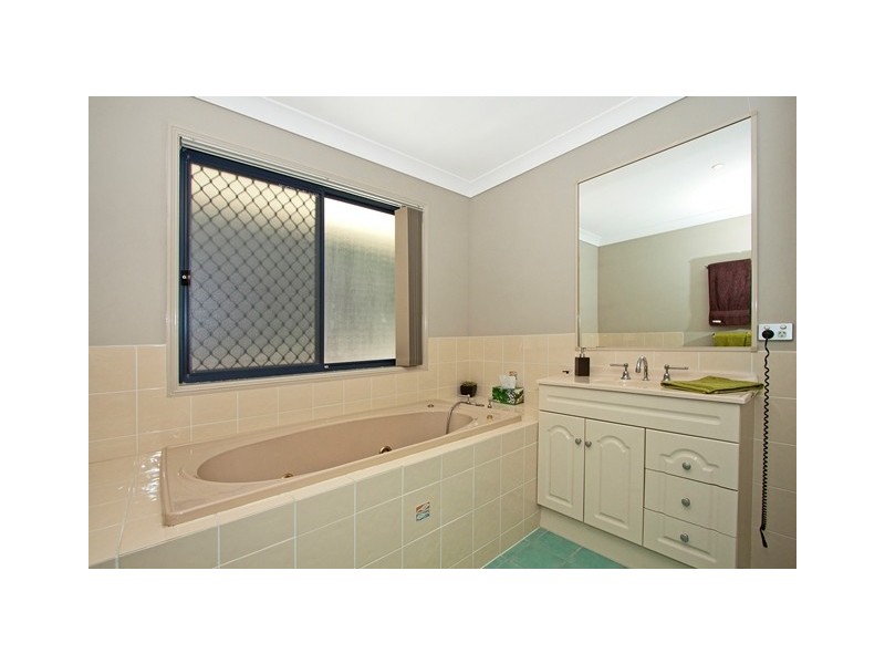 4 Wallowa Ct, Elanora QLD 4221