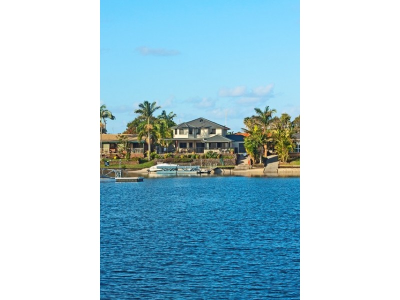 24 Captains Way, Banora Point NSW 2486