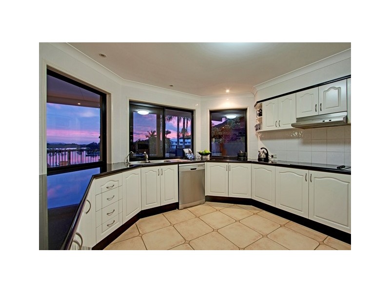 24 Captains Way, Banora Point NSW 2486