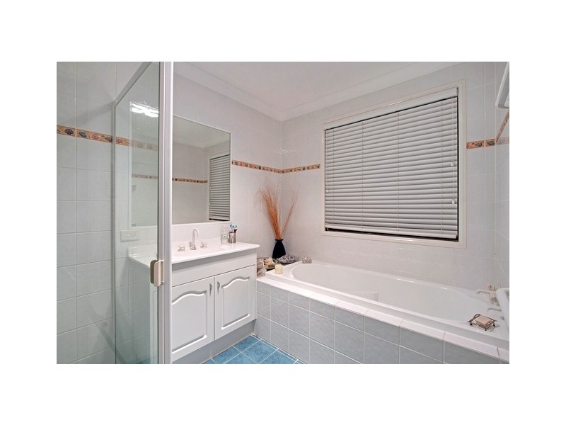 24 Captains Way, Banora Point NSW 2486