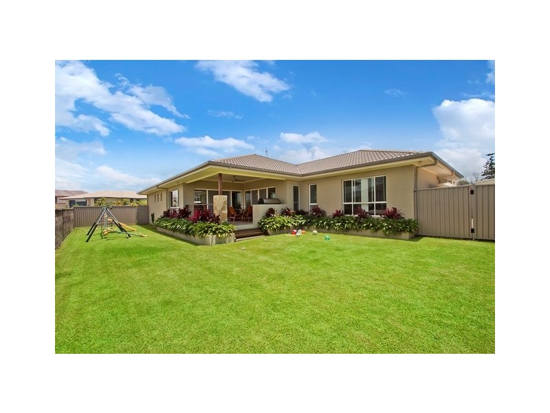 2 Sandon Ct, Pottsville NSW 2489