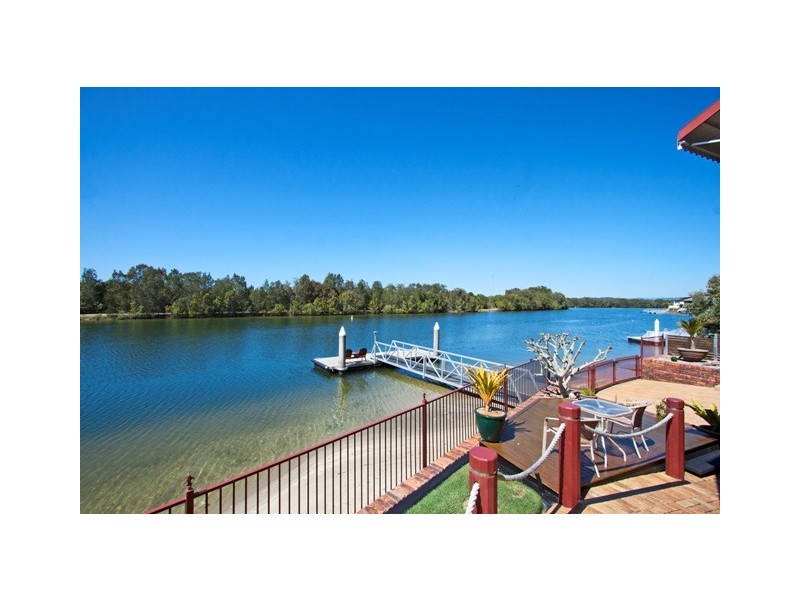 5 Admiralty Pl, Banora Point NSW 2486