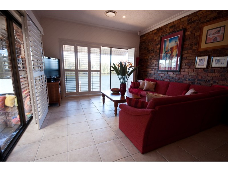 5 Admiralty Pl, Banora Point NSW 2486