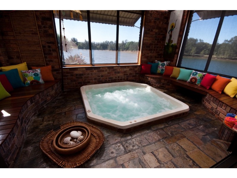 5 Admiralty Pl, Banora Point NSW 2486