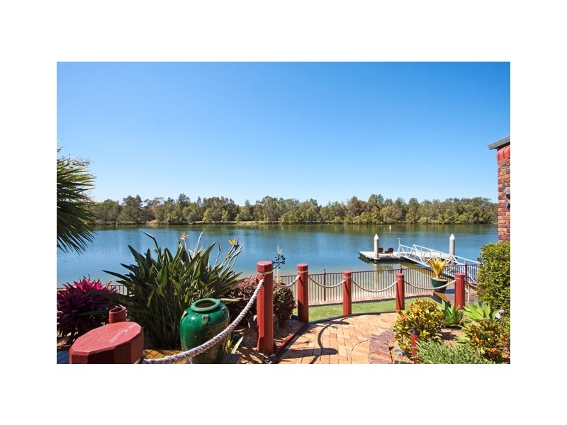 5 Admiralty Pl, Banora Point NSW 2486