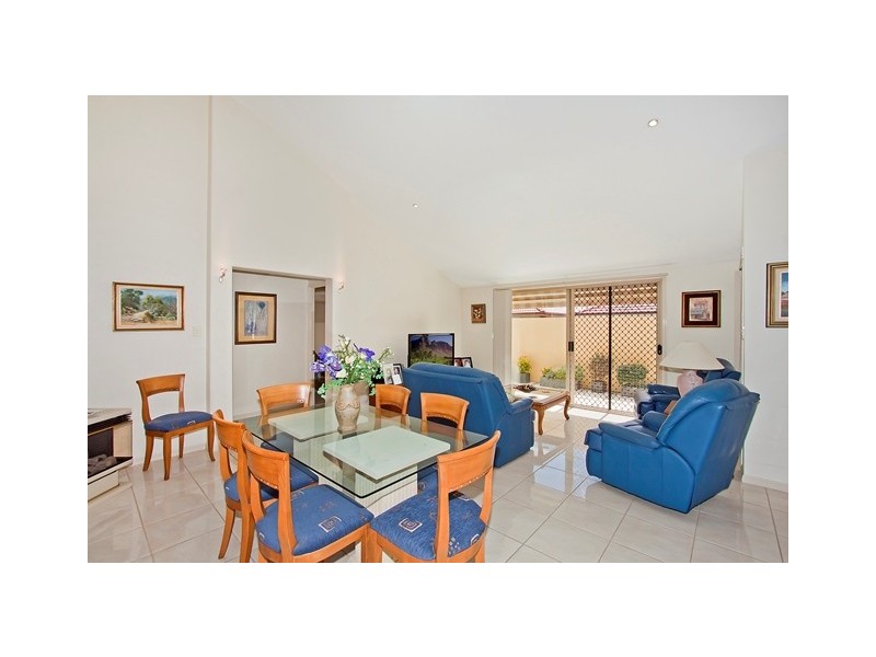 2 / 10 Magnolia Cres, Banora Point NSW 2486