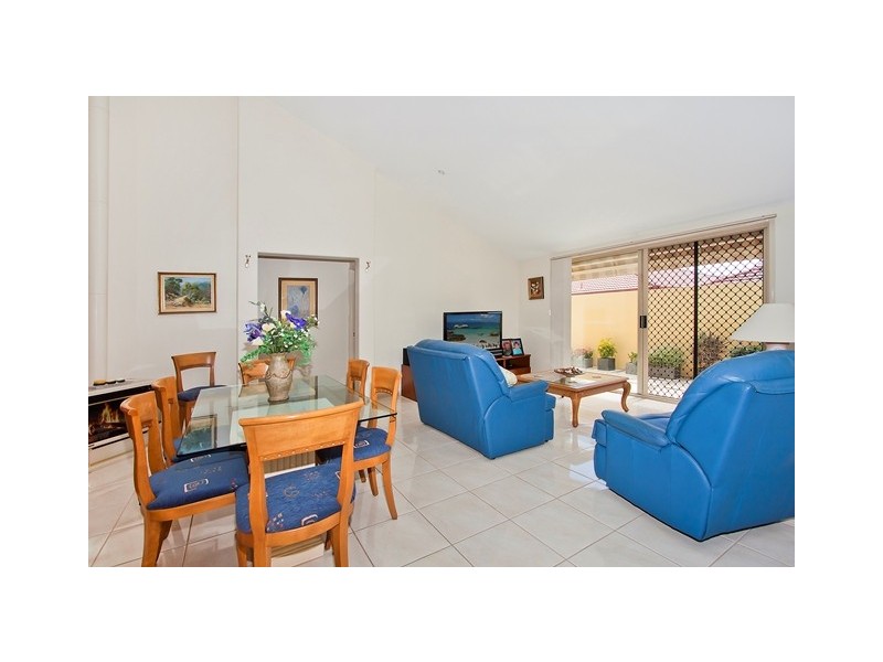 2 / 10 Magnolia Cres, Banora Point NSW 2486