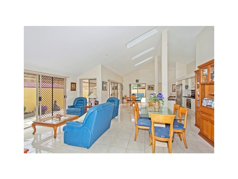 2 / 10 Magnolia Cres, Banora Point NSW 2486