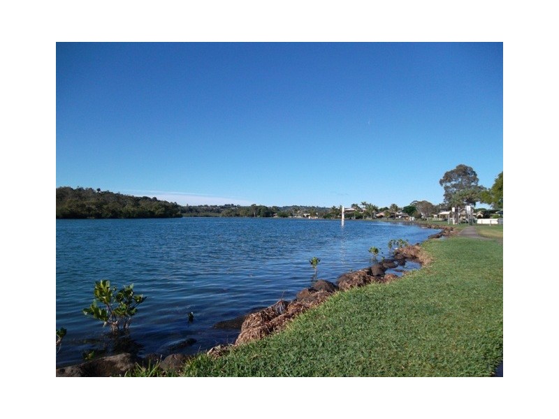1 / 2 Red Bass Ave, Tweed Heads West NSW 2485