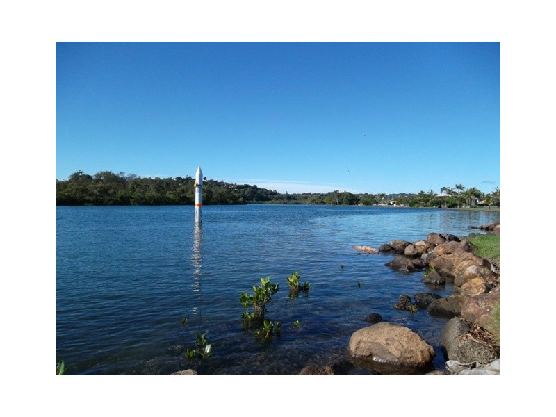 1 / 2 Red Bass Ave, Tweed Heads West NSW 2485