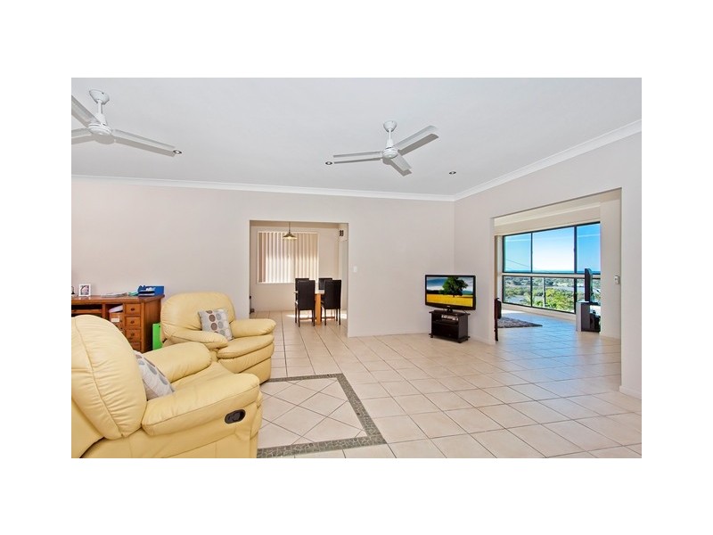 13 Blue Haze Cr, Banora Point NSW 2486