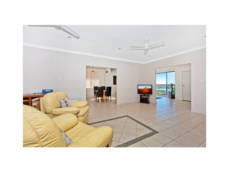 13 Blue Haze Cr, Banora Point NSW 2486