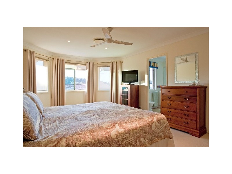 1 New Farm Pl, Banora Point NSW 2486