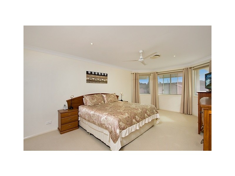 1 New Farm Pl, Banora Point NSW 2486