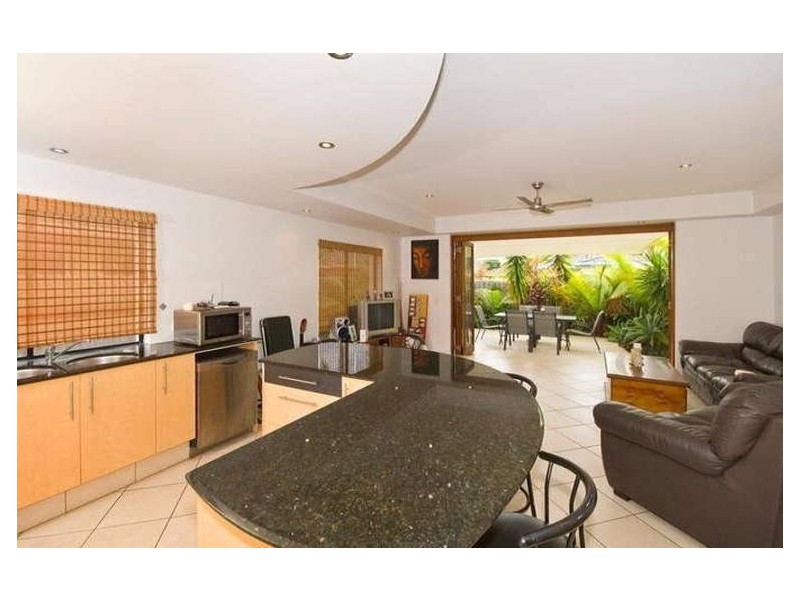 1 / 5 Bali Avenue, Palm Beach QLD 4221