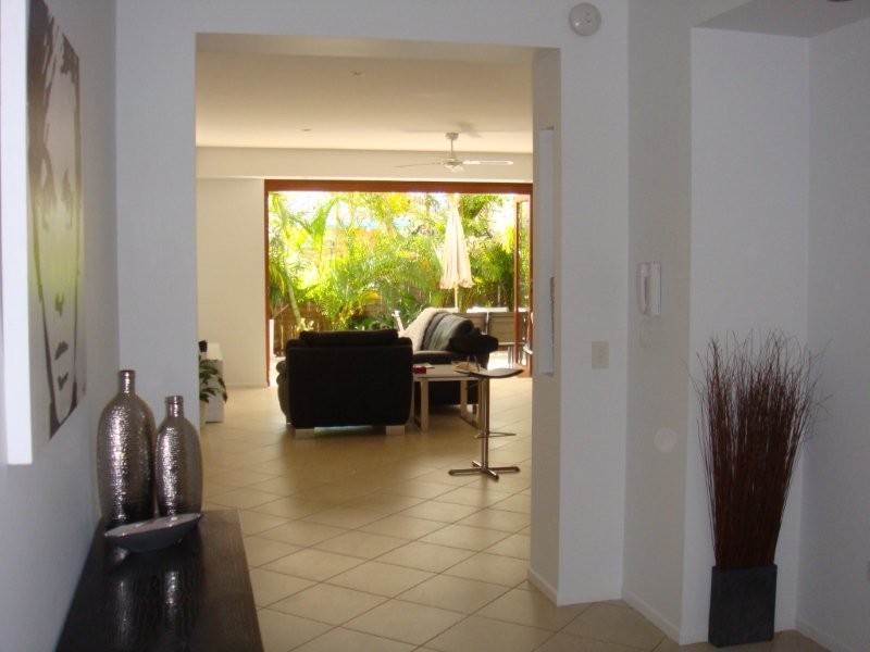 1 / 5 Bali Avenue, Palm Beach QLD 4221