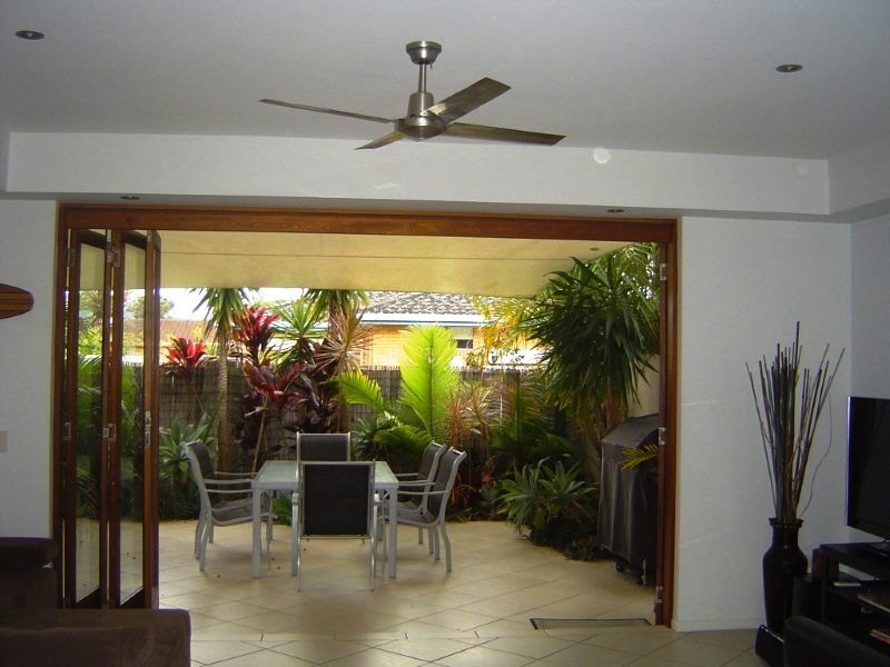 1 / 5 Bali Avenue, Palm Beach QLD 4221