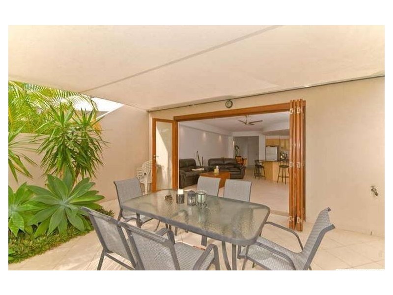 1 / 5 Bali Avenue, Palm Beach QLD 4221