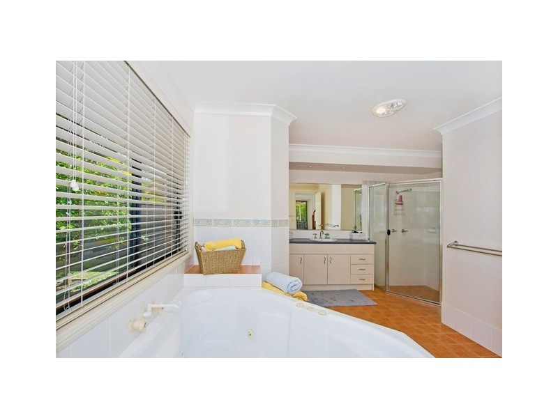 5 Birkdale Court, Banora Point NSW 2486