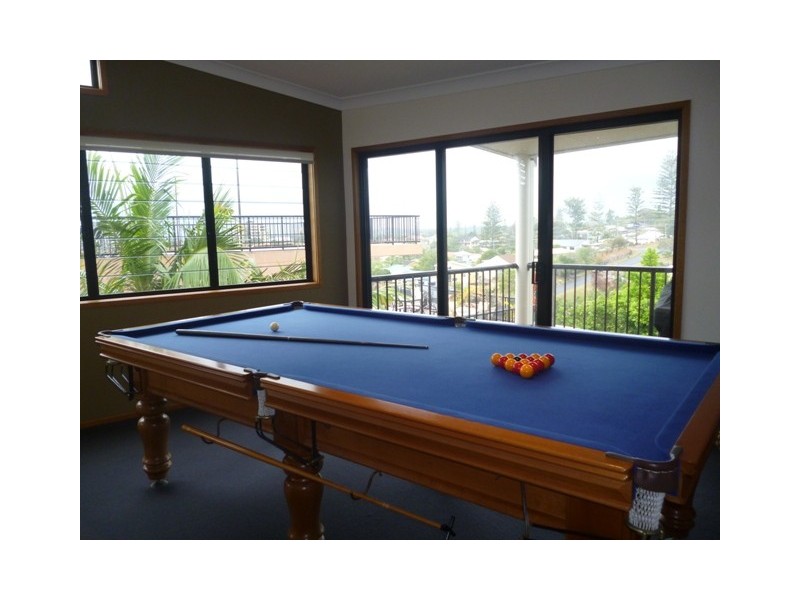 36 Tweed St, Coolangatta QLD 4225