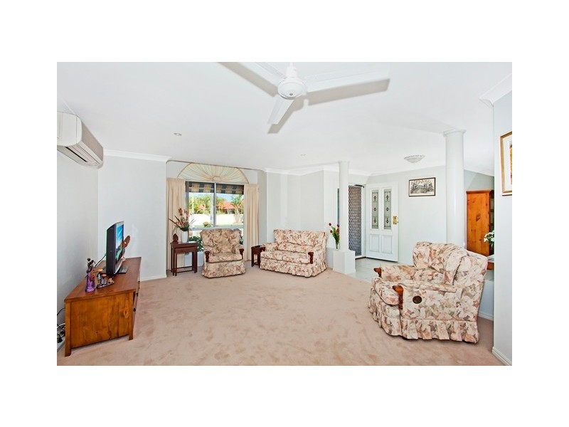 2 Kakadu Ct, Banora Point NSW 2486