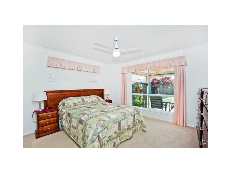 2 Kakadu Ct, Banora Point NSW 2486