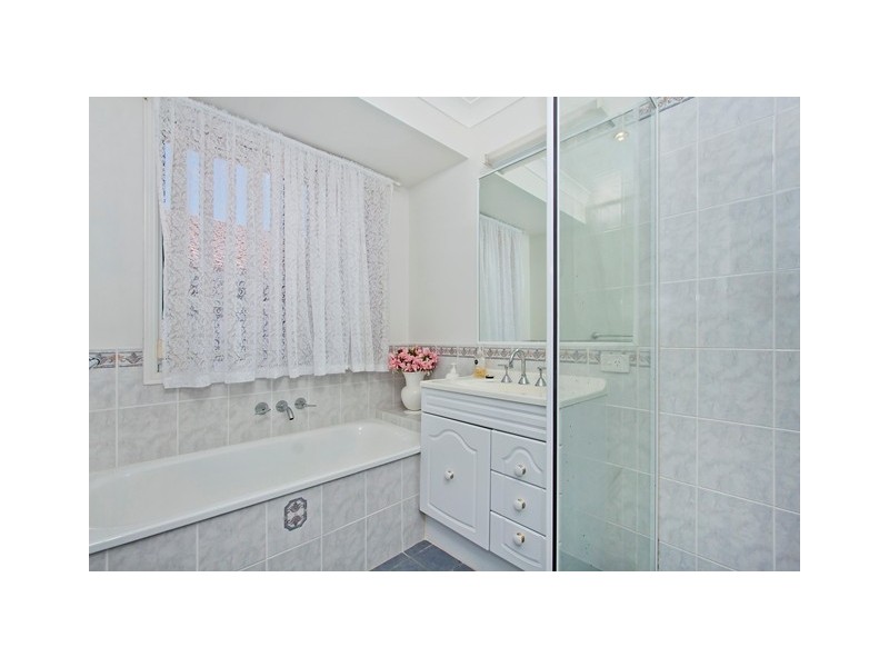 2 Kakadu Ct, Banora Point NSW 2486