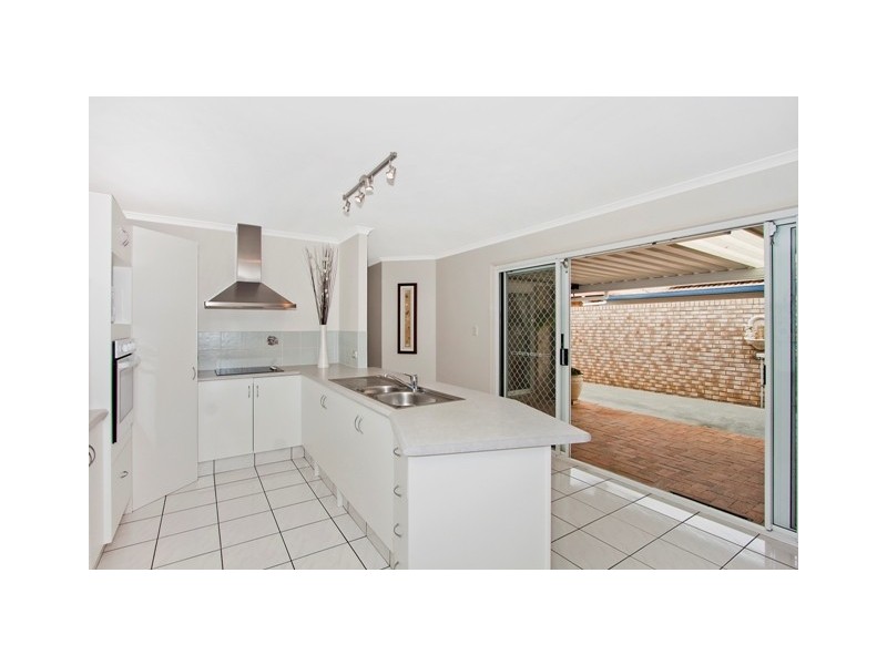 2 / 4 Covent Gardens Way, Banora Point NSW 2486