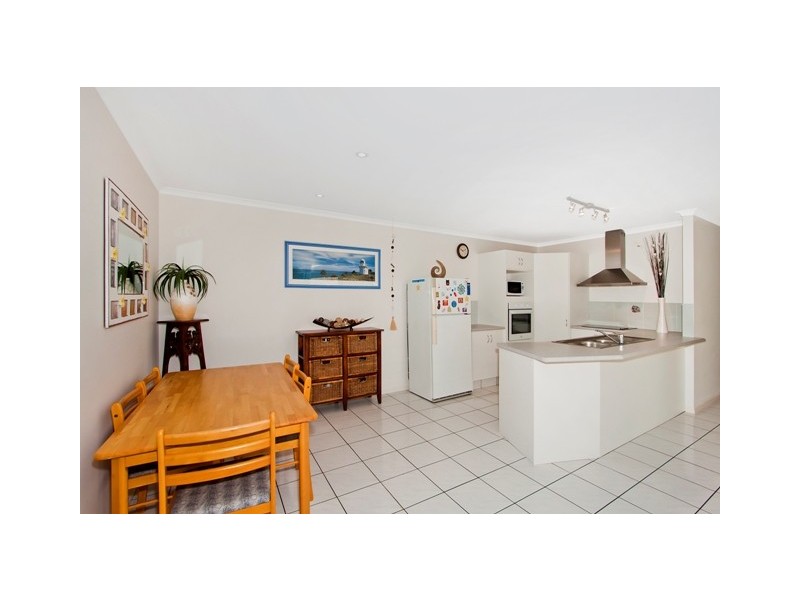 2 / 4 Covent Gardens Way, Banora Point NSW 2486