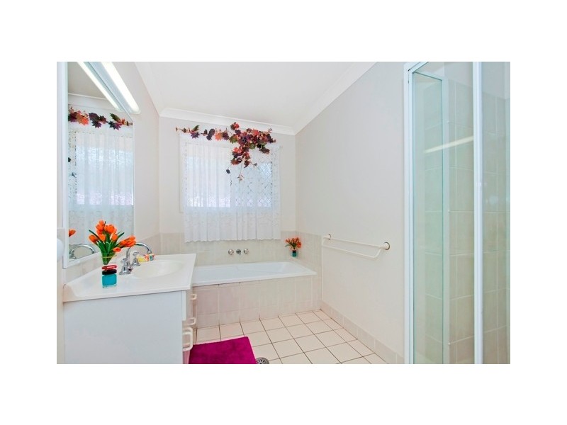 54 Honeymyrtle Dr, Banora Point NSW 2486