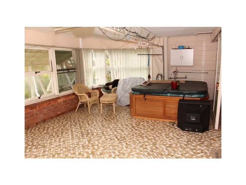 23 Oyster Point Rd, Banora Point NSW 2486